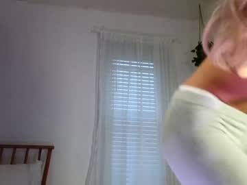 girl
        littlegreekflower cam image #3118725