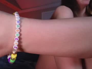 girl
        chroniclove cam image #6283343