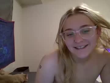 girl
        shortnsweetie cam image #2998823