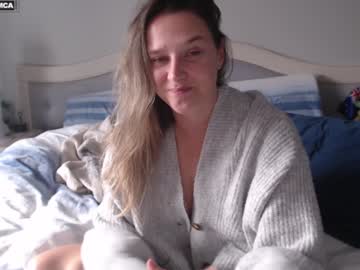 girl
        bluexstacey cam image #4652529