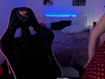 girl
        cherry_lea_ cam image #2696748