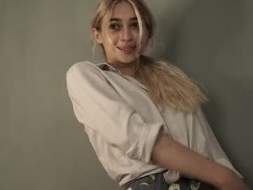 girl
        cuteelsa_ cam image #1983082