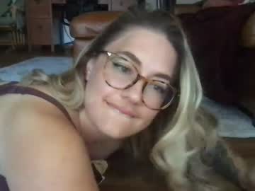 girl
        kya_murphy cam image #1964314