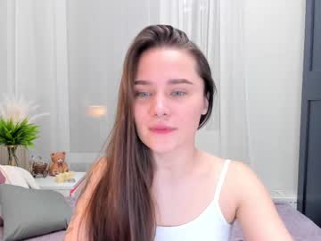 girl
        lucky_peach cam image #5735614