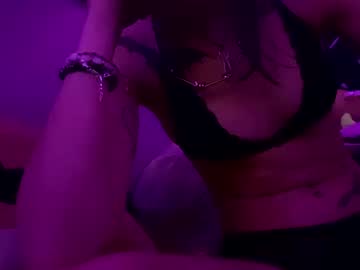 girl
        julesroses cam image #3410683