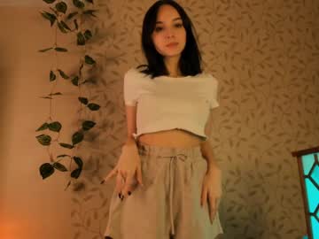 girl
        aimeerogers cam image #1209400