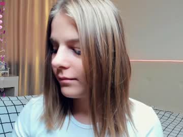 girl
        erline_may cam image #3935807