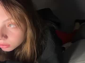 girl
        bellalovess cam image #5974800