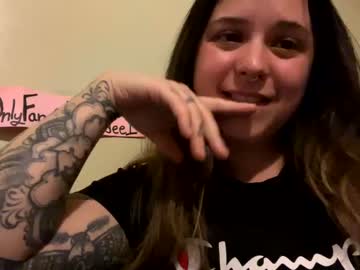 girl
        littledee1234 cam image #3496111