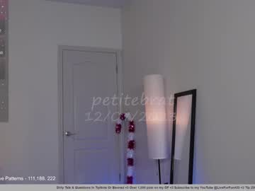 girl
        petitebrat cam image #3011285
