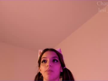 girl
        lesi_moon cam image #2614636