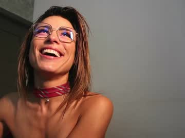 girl
        misslullu cam image #2221336