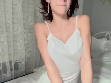 girl
        littlegreekflower cam image #6153517