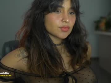 girl
        arletnoa cam image #6210873