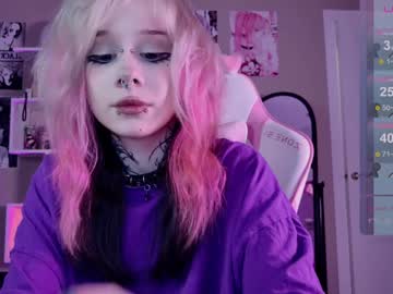 girl
        lollyshy__ cam image #5980631