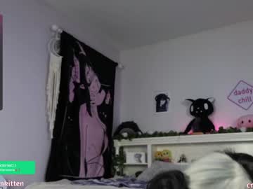 girl
        crimsonkitten cam image #4782446