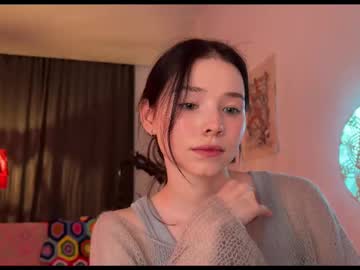 girl
        anntics_ cam image #6381444