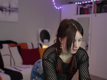 girl
        _blackbee_ cam image #6407869