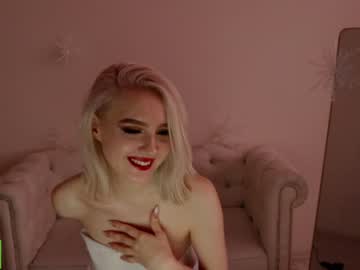 girl
        oliviabr0wn cam image #646600