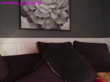 girl
        lucy_gooosey cam image #3100095