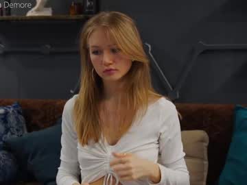 girl
        alexandra_demore cam image #6735074