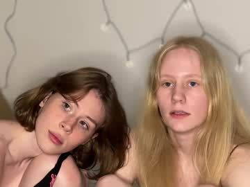 couple
        wendyoliver cam image #4293211