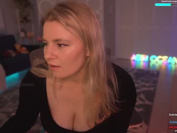 girl
        asiri_ocean cam image #4975641