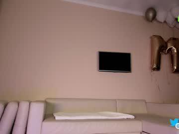 girl
        hollyextra cam image #4182764