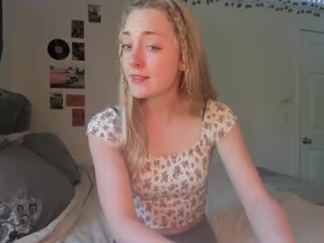 girl
        justpiper cam image #4267480
