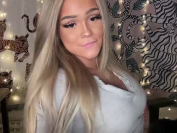 girl
        ari_02 cam image #2513157