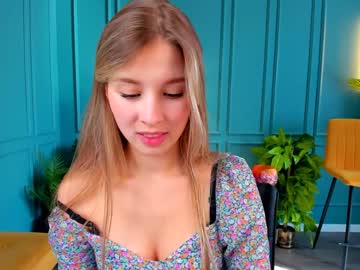 girl
        milablush cam image #1417149
