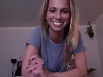 girl
        entheojen cam image #1102738