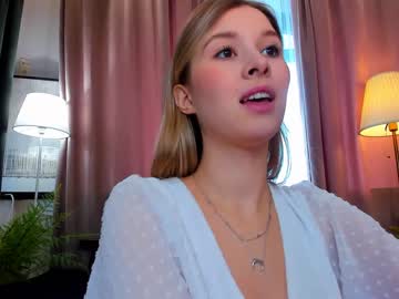 girl
        milablush cam image #1452581
