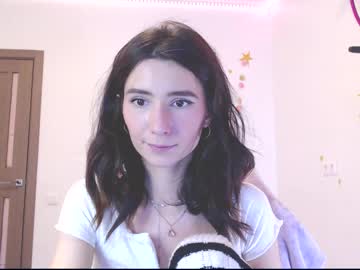 girl
        crystalnut cam image #230230