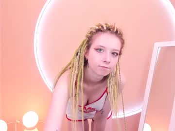 girl
        gekka___ cam image #1538531