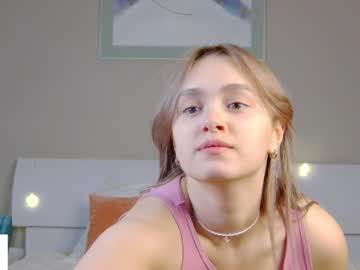 girl
        evi_wow cam image #1587728