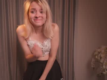 girl
        wanda_woman cam image #5209815