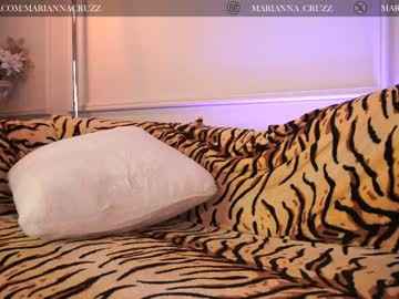 girl
        mariannacruzz cam image #2813682