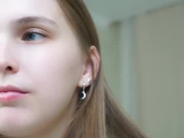 girl
        hildgaillard cam image #6733957
