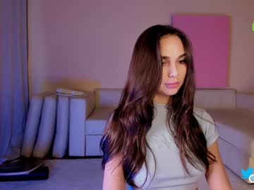 girl
        hollyextra cam image #1648556