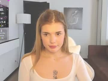 girl
        adri_dream cam image #6534689
