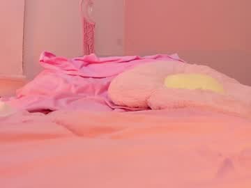 girl
        little_effy18_ cam image #4924656