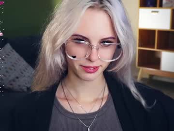 girl
        audreycarvin cam image #4858451