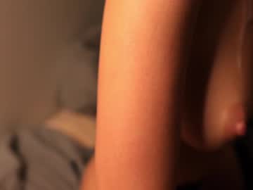 girl
        star_gazing cam image #4769081