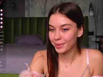 girl
        nika_lodge cam image #2408086
