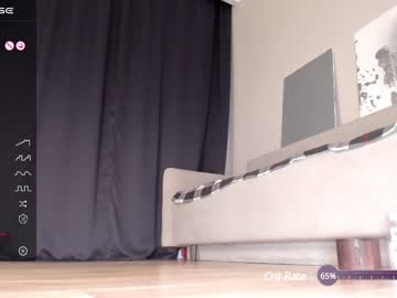 girl
        hee_jeen cam image #2309076