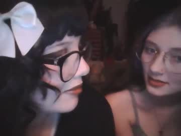 girl
        lottiepoppie cam image #3317602