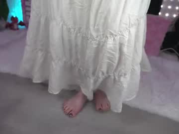 girl
        crimsonkitten cam image #6944814