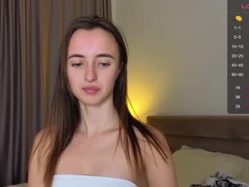 girl
        ur_moment cam image #2674851
