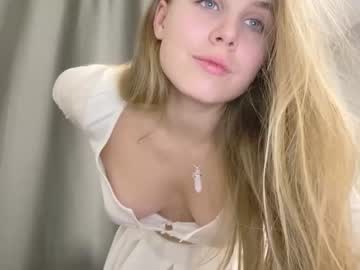 girl
        gosssip cam image #543224